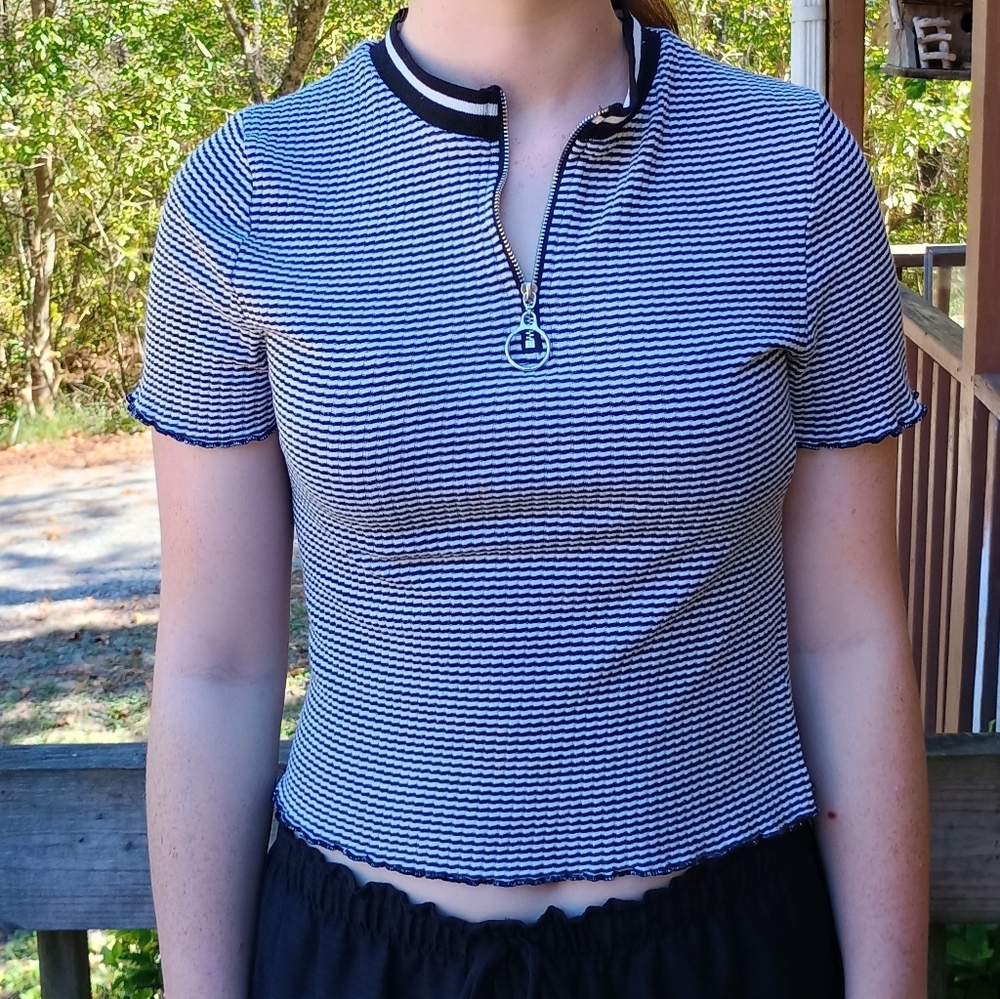 Cropped Top Black White Fitted Ribbed Lettuce Hem Women's Shirt Urban